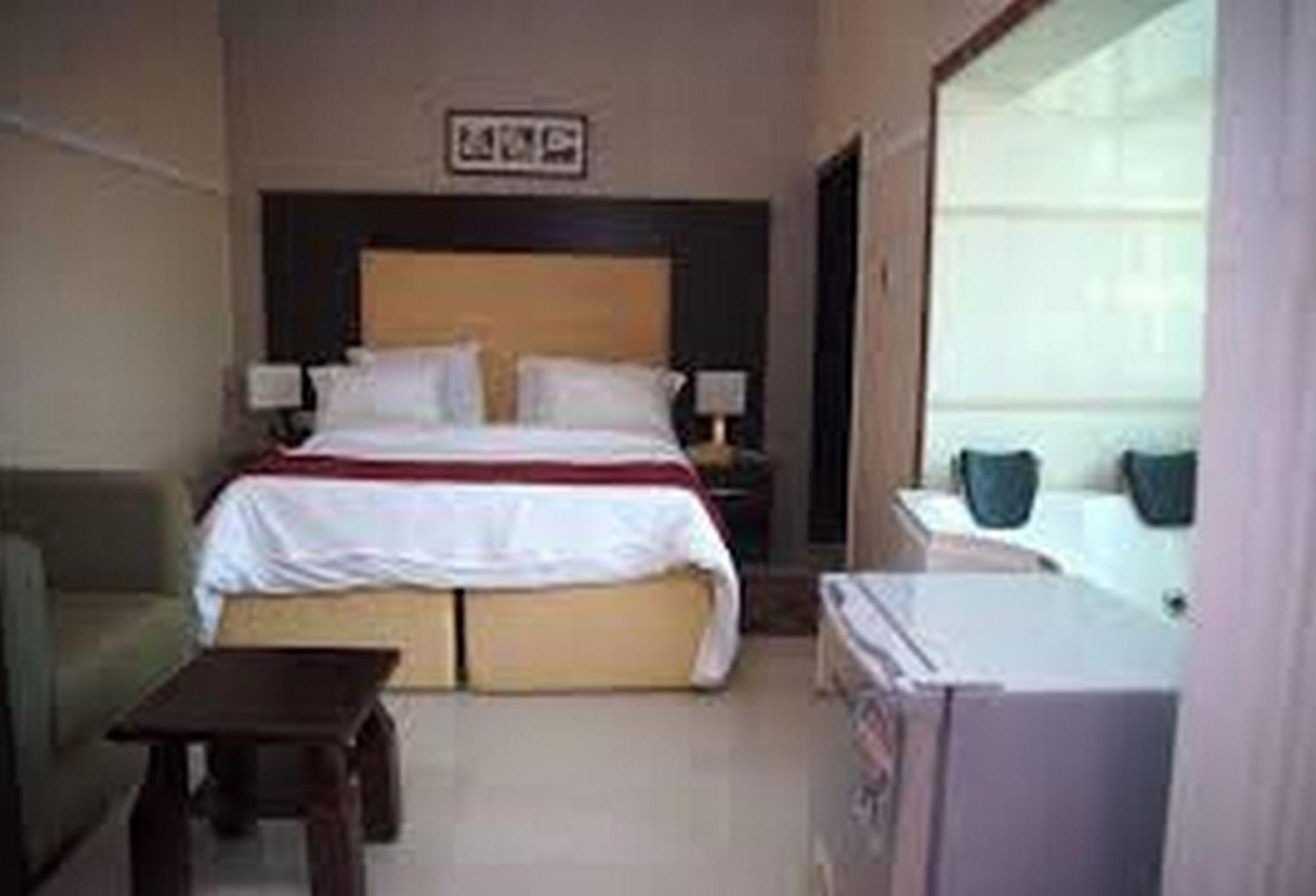 Room In Lodge - Hampton Towers Spa Asaba Eksteriør billede