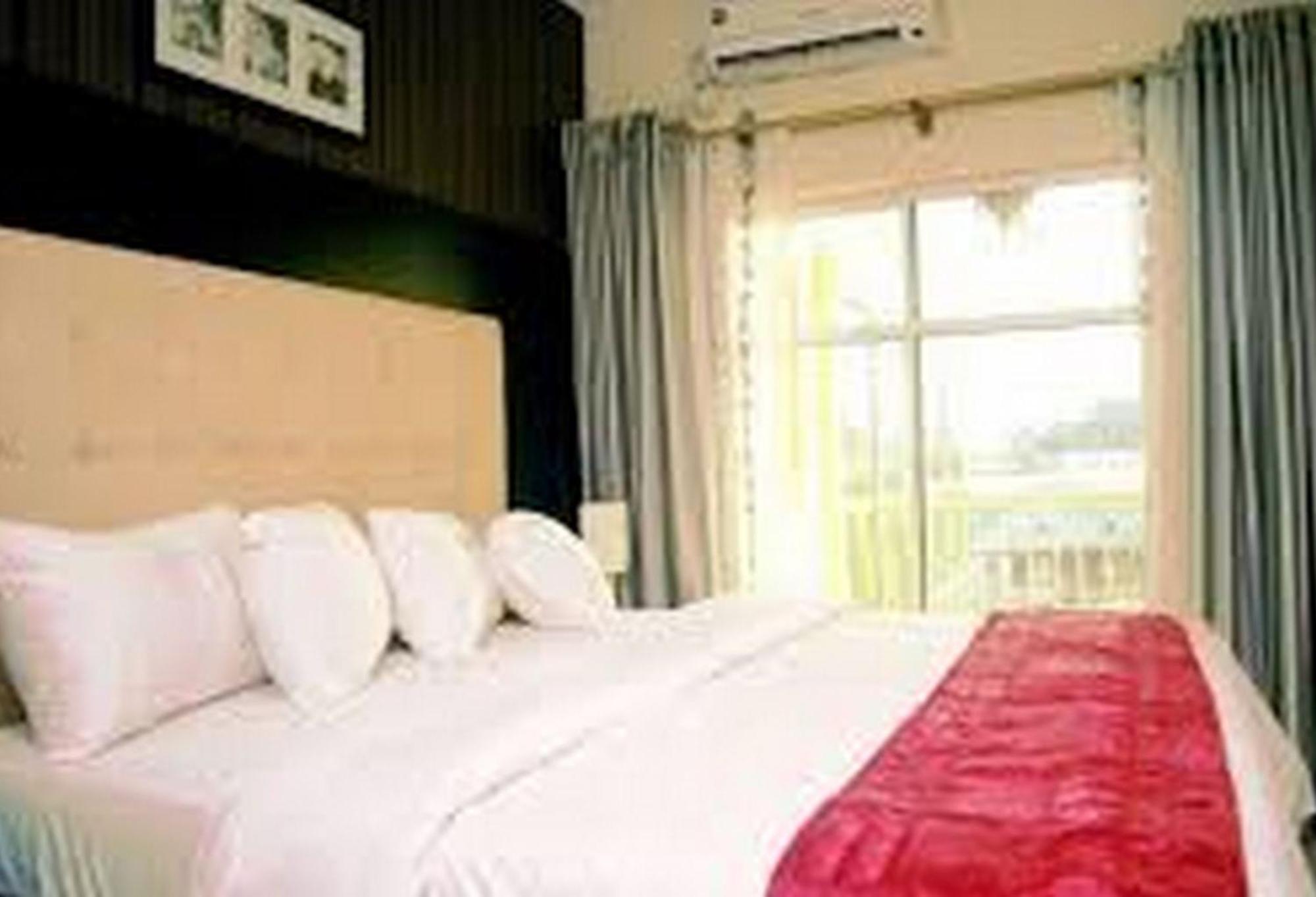 Room In Lodge - Hampton Towers Spa Asaba Eksteriør billede