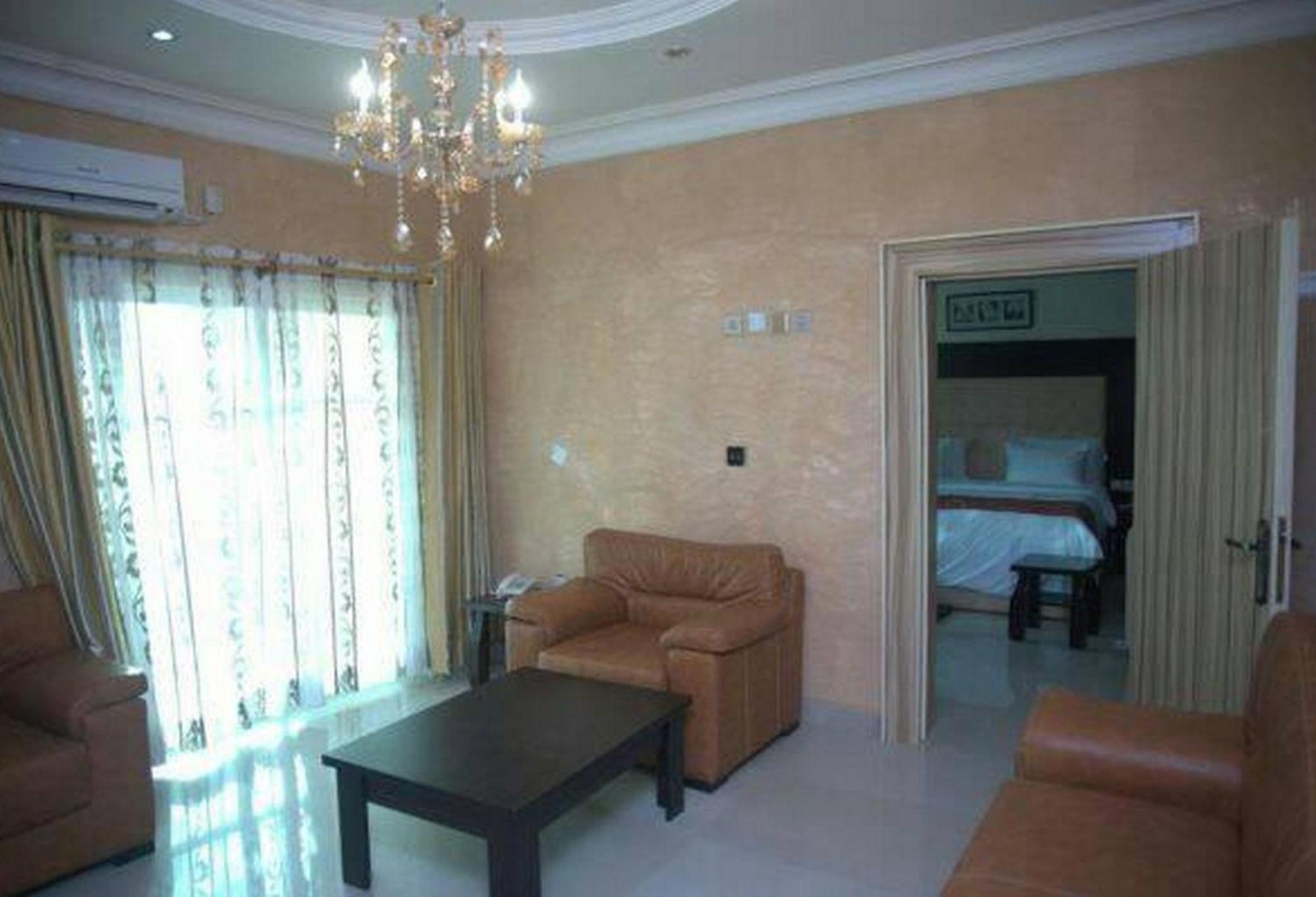 Room In Lodge - Hampton Towers Spa Asaba Eksteriør billede